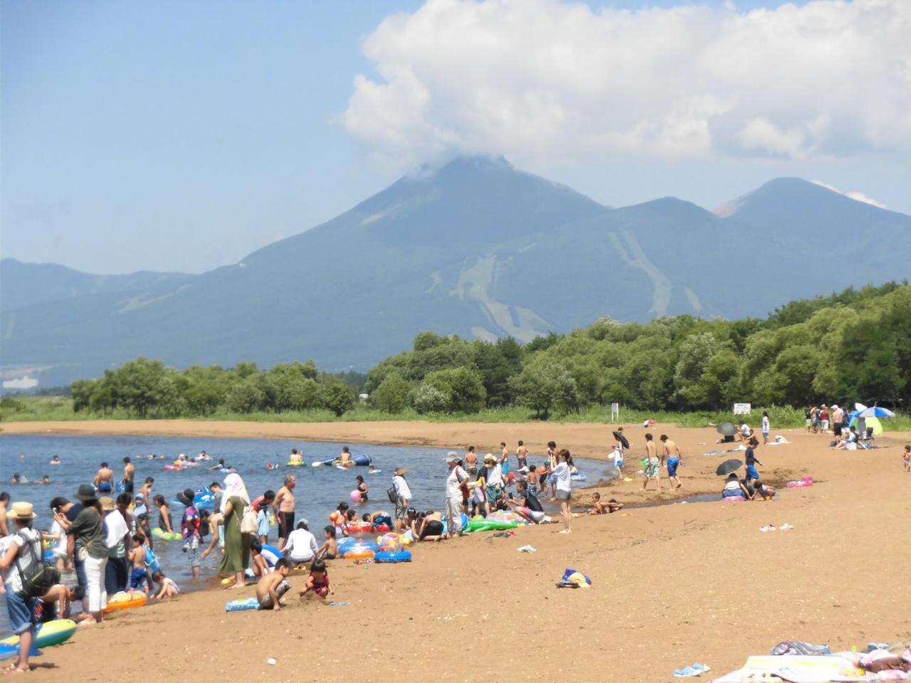 מלון Inawashiro Lakeside Banko מראה חיצוני תמונה