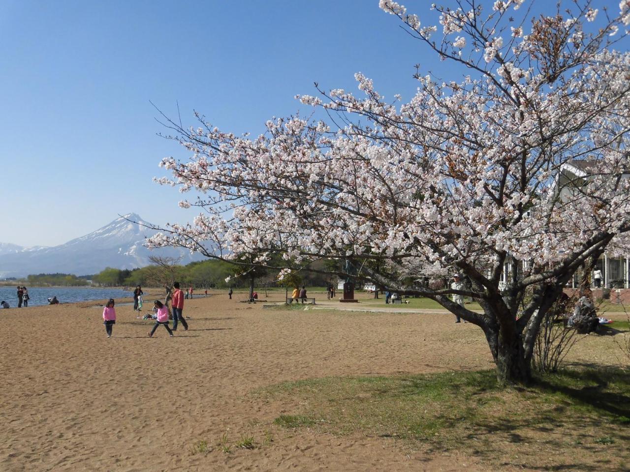 מלון Inawashiro Lakeside Banko מראה חיצוני תמונה