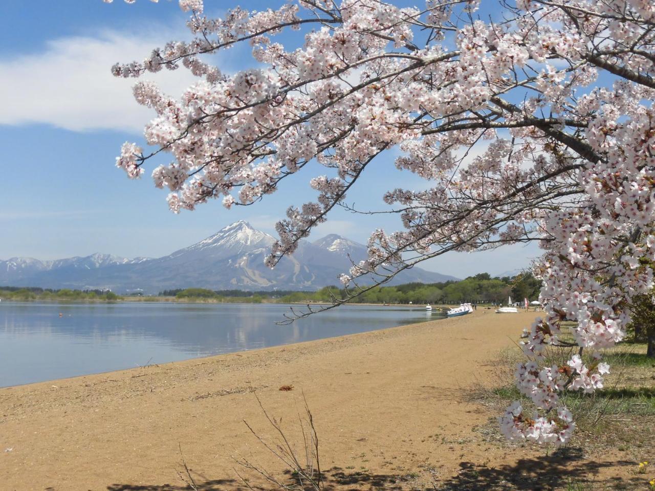 מלון Inawashiro Lakeside Banko מראה חיצוני תמונה