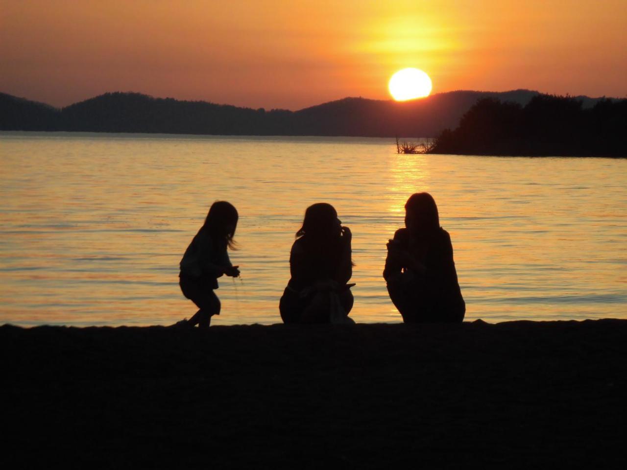 מלון Inawashiro Lakeside Banko מראה חיצוני תמונה